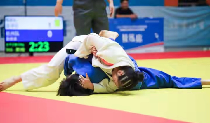 JBO电竞-包含柔道友谊赛上演强强对话,东城霹雳队逆转漓江天虎队,团队配合流畅;轮换效果显现的词条