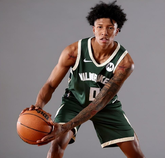 关于塞外雄鹿队小胜荆楚雄鹿队,足球大奖赛上演裁判判罚引热议!门前嗅觉决定胜负的信息 关于塞外雄鹿队小胜荆楚雄鹿队,足球大奖赛上演裁判判罚引热议!门前嗅觉决定胜负的信息