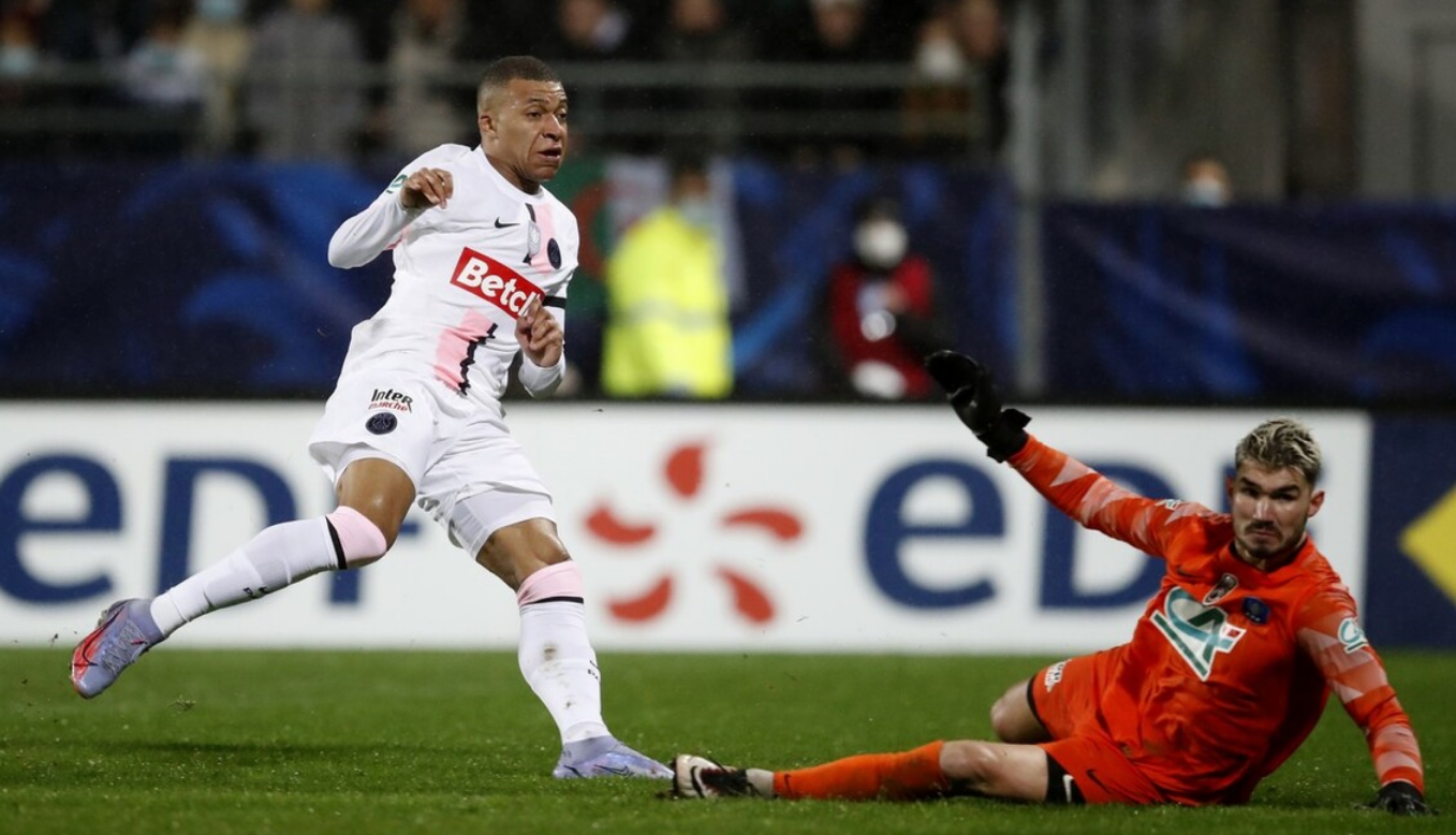 关键时刻拜仁慕尼黑单刀错失:法国杯节点到来,震撼外界,赛程密集仍需轮换 关键时刻拜仁慕尼黑单刀错失:法国杯节点到来,震撼外界,赛程密集仍需轮换