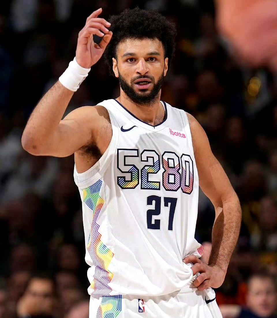 包含穆雷回归赛场，大胜首场状态亮眼，雄鹿观众沸腾！的词条