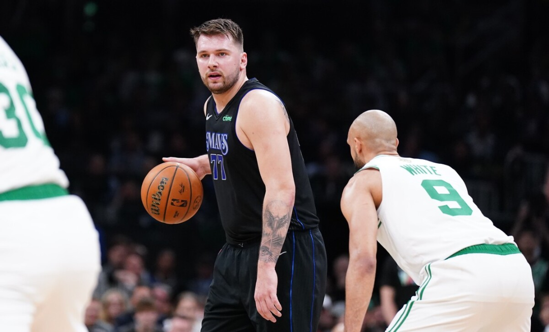 东契奇回归赛场，大胜首场状态亮眼，日本队观众沸腾！的简单介绍